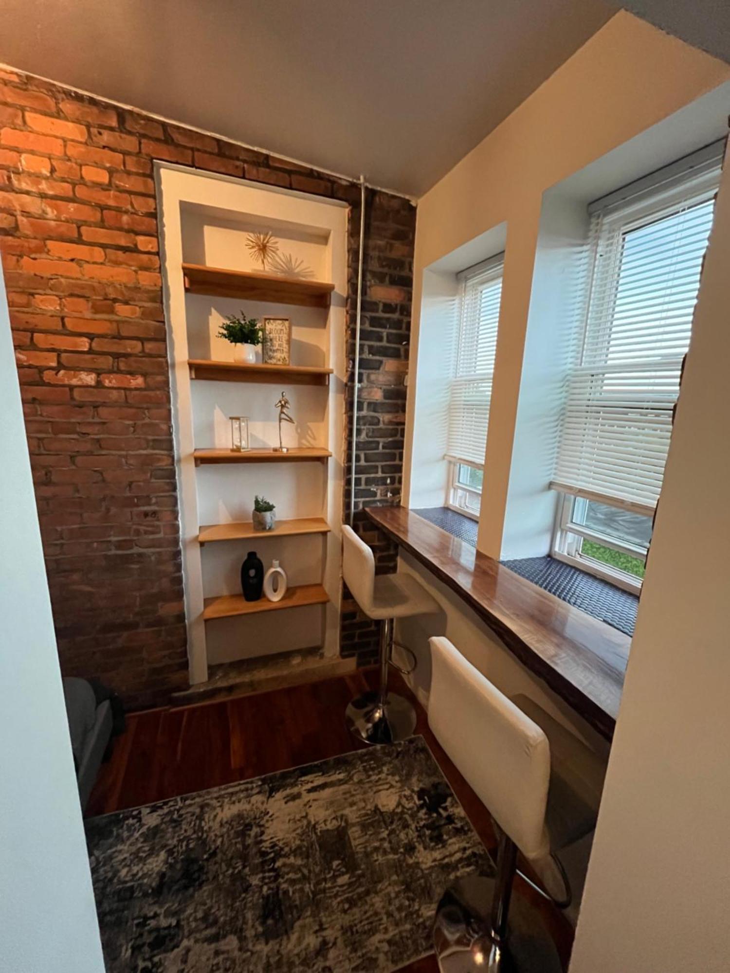 2 Bedroom Stylist Apartment Detroit Exterior photo