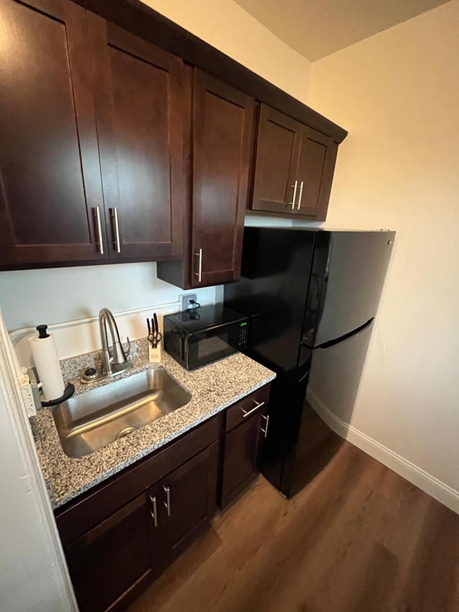 2 Bedroom Stylist Apartment Detroit Exterior photo