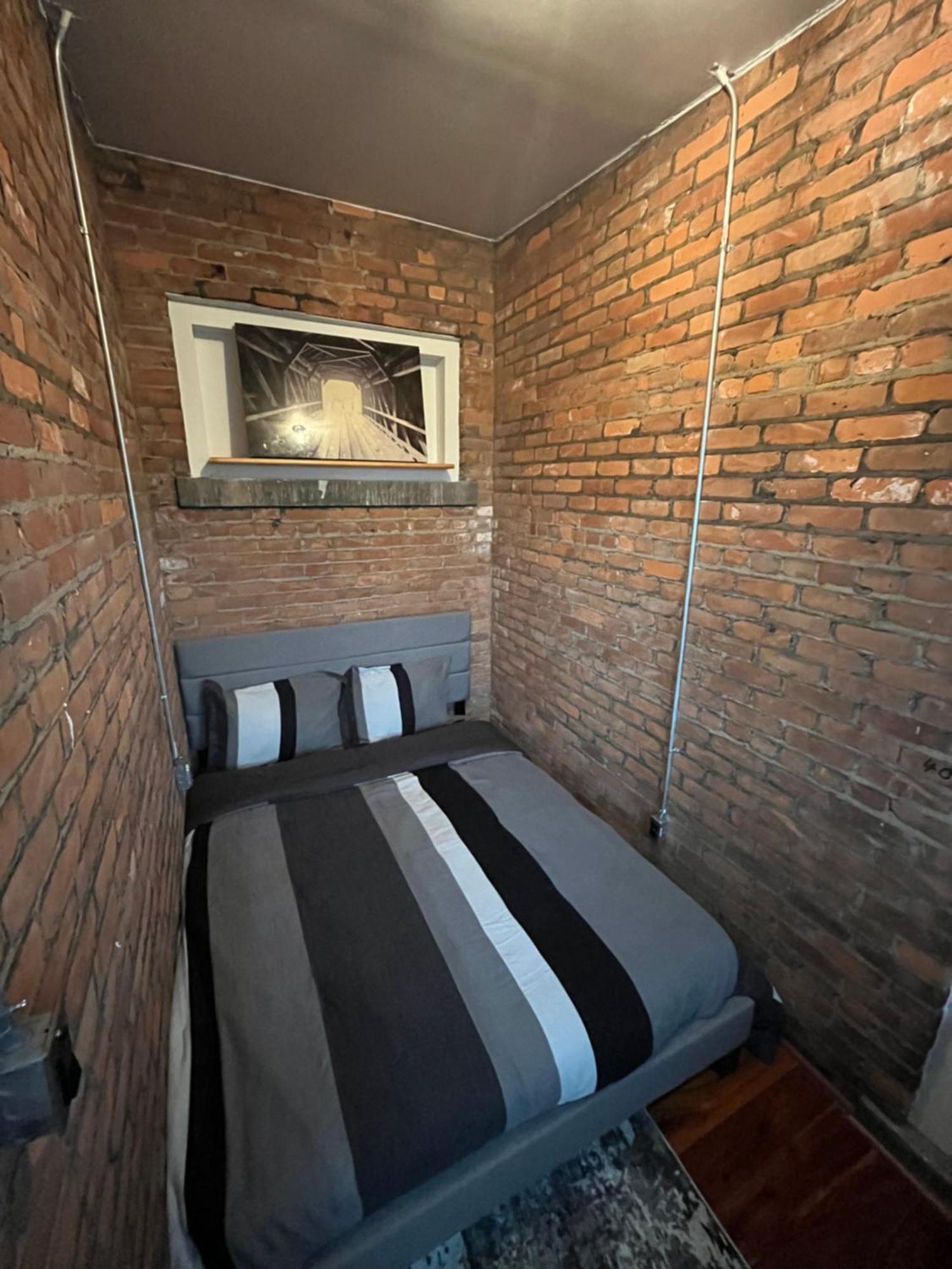 2 Bedroom Stylist Apartment Detroit Exterior photo